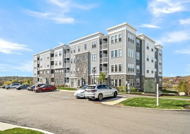 Homes for sale in Woburn, MA | 2 Stratton Dr #307, Woburn, MA 01801 | MLS# 73510533