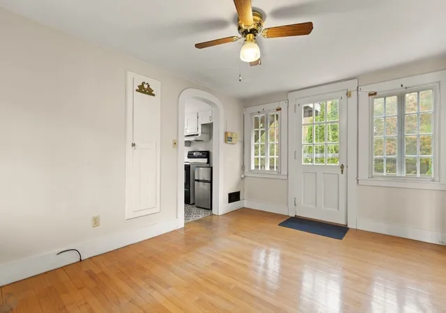 2nd image of 10 Oak St, Wareham, MA 02571 | MLS# 73451499