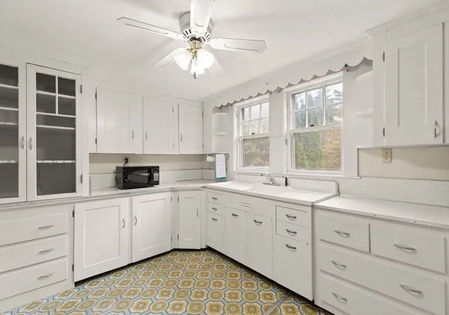 Photo 4 of Single family home for sale at 10 Oak St, Wareham, MA 02571 | MLS# 73451499 | Listing updated on 2026-08-29