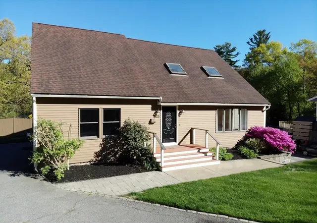 Homes for sale in Northbridge, MA | 923 Main Rd, Northbridge, MA 01588 | MLS# 73544273