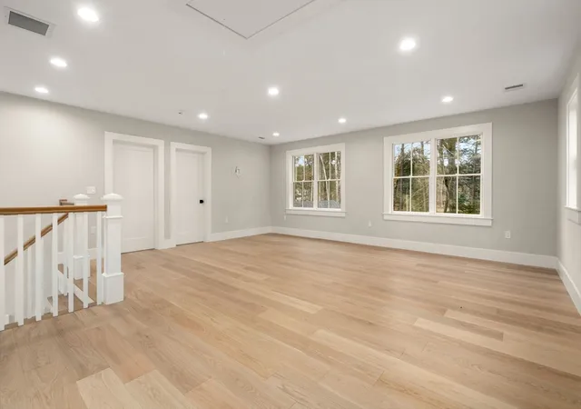 2nd image of 29 Country Farm Rd, Framingham, MA 01701