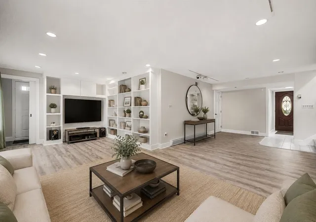 Photo 4 of Sale Pending at 27 Randy Rd, Framingham, MA 01701 | MLS# 73565988 | Listing updated on 2026-09-16