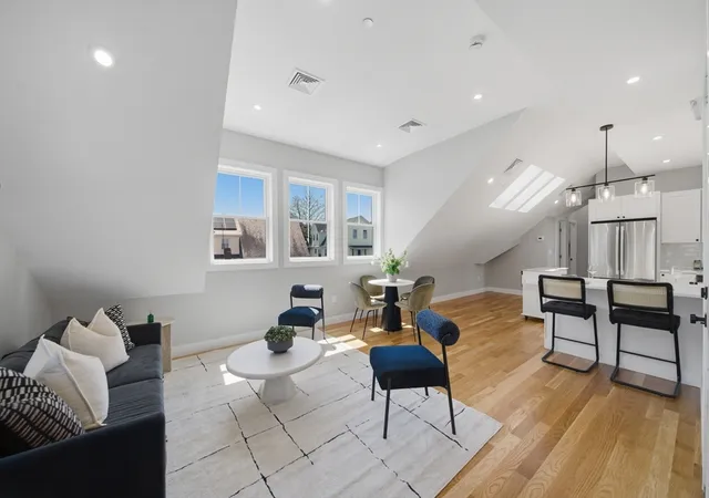 2nd image of 174 Walnut Street #3, Somerville, MA 02145 | MLS# 73530915