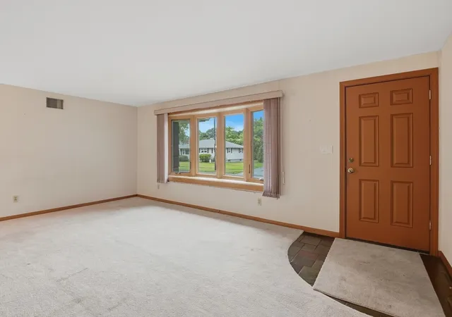 2nd image of 52 Thornton Road, Worcester, MA 01606 | MLS# 73557481