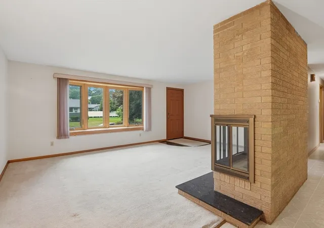 3rd image of 52 Thornton Road, Worcester, MA 01606 | MLS# 73557481