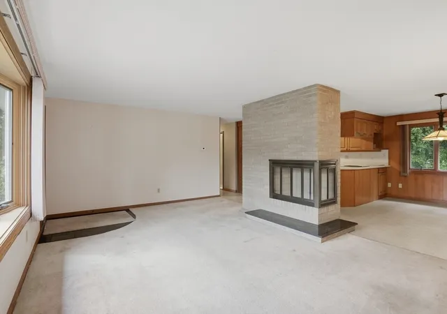 4th image of 52 Thornton Road, Worcester, MA 01606 | MLS# 73557481