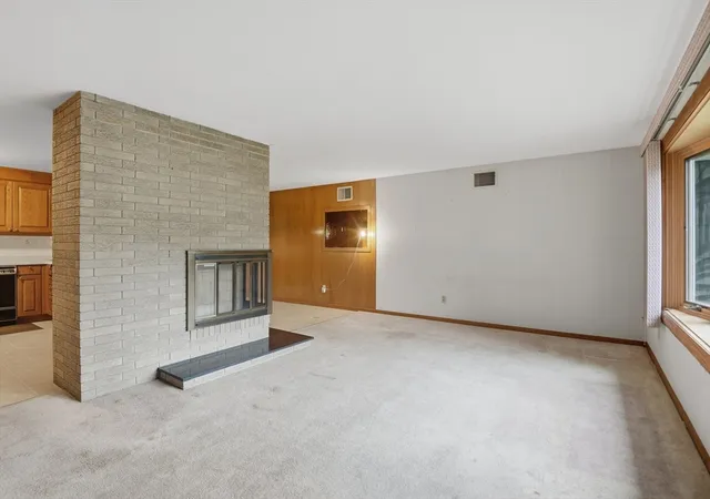 5th image of 52 Thornton Road, Worcester, MA 01606 | MLS# 73557481