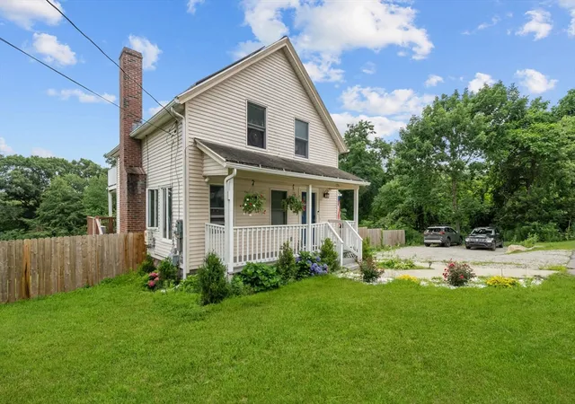 Photo 3 of Single family home for sale at 179 West Street, Auburn, MA 01501 | MLS# 73569720 | Listing updated on 2026-09-01