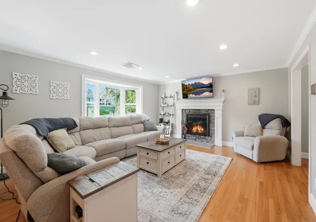 Photo 3 of Sale Pending at 137 Ward St, North Brookfield, MA 01535 | MLS# 73564976 | Listing updated on 2026-09-15
