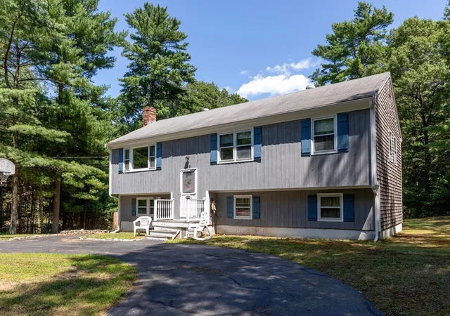 3rd image of 49 Forest St, Carver, MA 02330 | MLS# 73565418