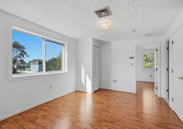 5th image of 35 Prospect St, Woburn, MA 01801