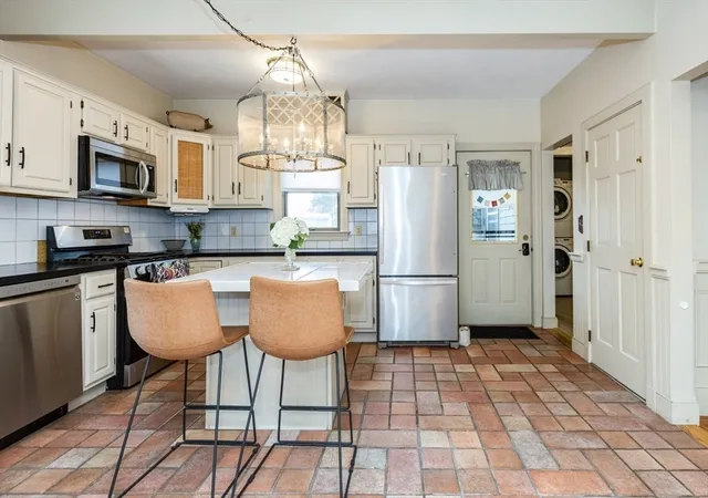 Homes for sale in Marblehead, MA | 24 Pond Street #1, Marblehead, MA 01945 | MLS# 73547381