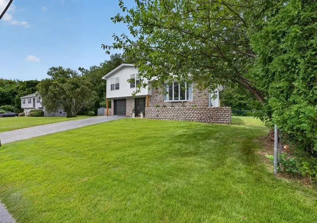 2nd image of 125 Alpha St, North Dartmouth, MA 02747 | MLS# 73564175
