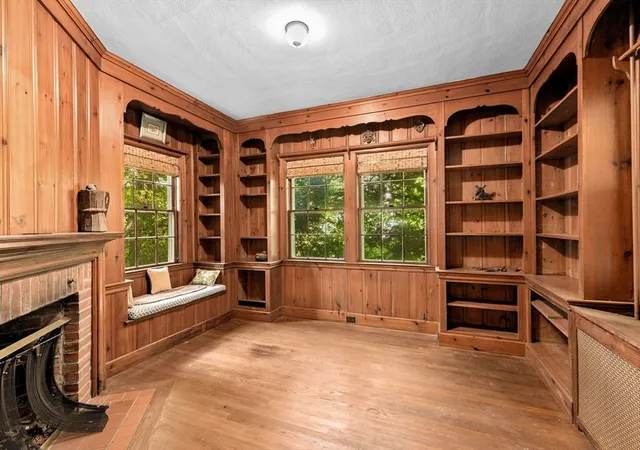 Photo 2 of Sale Pending at 25 Hundreds Cir, Wellesley, MA 02481 | MLS# 73551561 | Listing updated on 2026-08-28