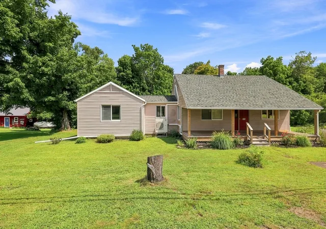 Photo 4 of Single family home for sale at 125 South St, Granby, MA 01033 | MLS# 73564464 | Listing updated on 2026-10-02