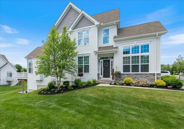 3rd image of 11 Hummingbird Wy, Methuen, MA 01844