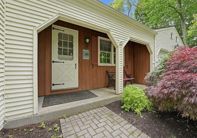 Homes for sale in Wilbraham, MA | 17 Raymond Dr, Wilbraham, MA 01095 | MLS# 73539102