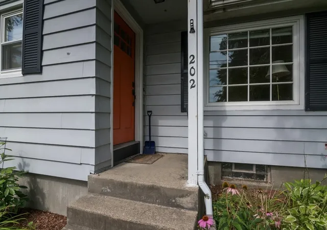 4th image of 202 Jackson St, Northampton, MA 01060 | MLS# 73565624