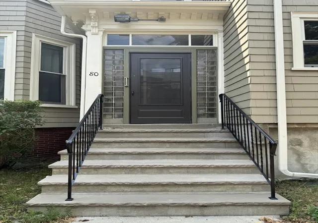 3rd image of 80 Chestnut St, Cambridge, MA 01550