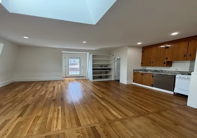 4th image of 80 Chestnut St, Cambridge, MA 01550