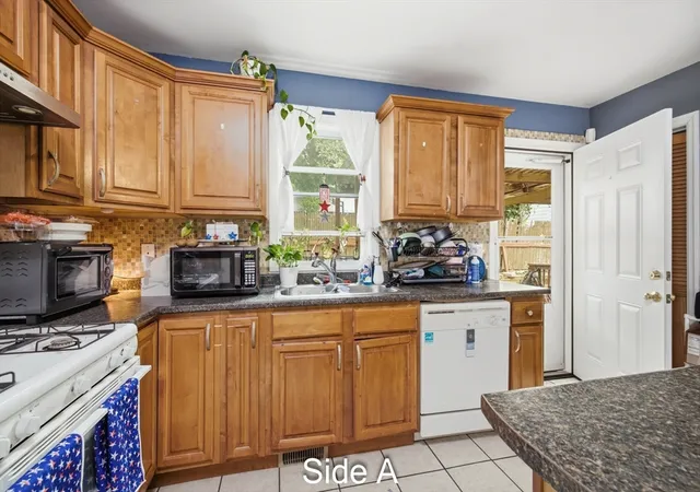 2nd image of 129 131 State Street, New Bedford, MA 02740 | MLS# 73541673