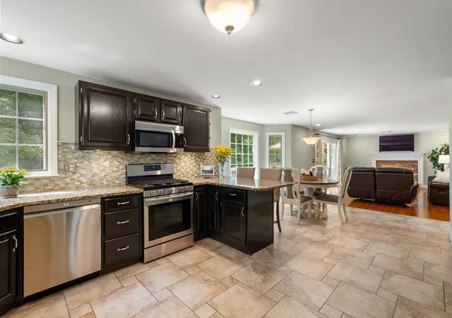 3rd image of 27 Lancashire Dr, Mansfield, MA 02048 | MLS# 73550394