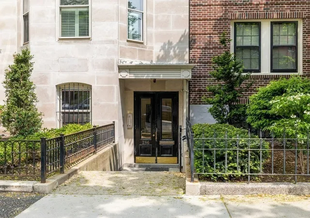 Homes for sale in Boston, MA | 286 Beacon St, Boston, MA 02116 | Houzeo