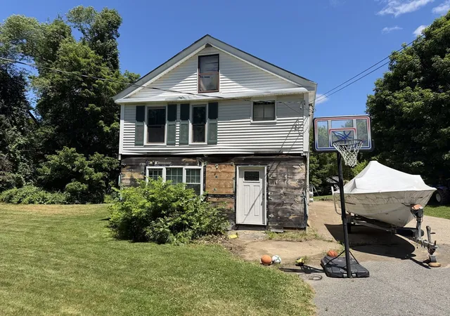 Homes for sale in East Brookfield, MA | 101 Howe St, East Brookfield, MA 01515 | MLS# 73538769