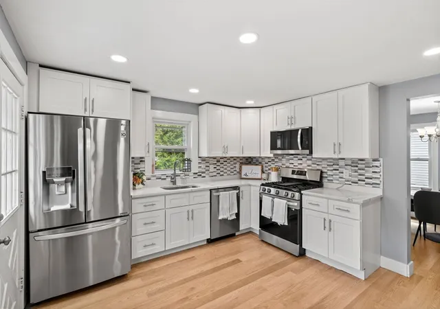 Homes for sale in Westford, MA | 17 Maple St, Westford, MA 01886 | MLS# 73490431