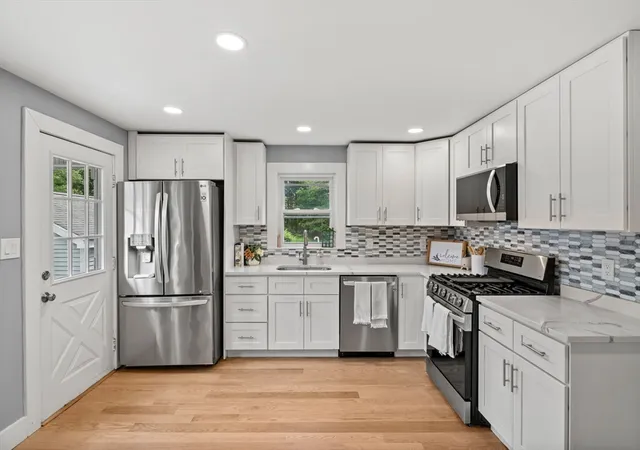 Homes for sale in Westford, MA | 17 Maple St, Westford, MA 01886 | MLS# 73490431