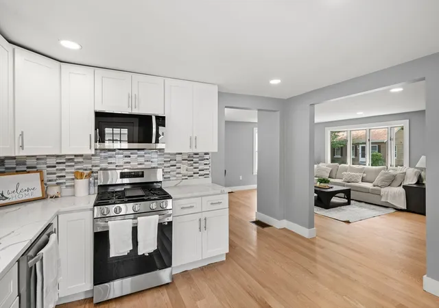 Homes for sale in Westford, MA | 17 Maple St, Westford, MA 01886 | MLS# 73490431
