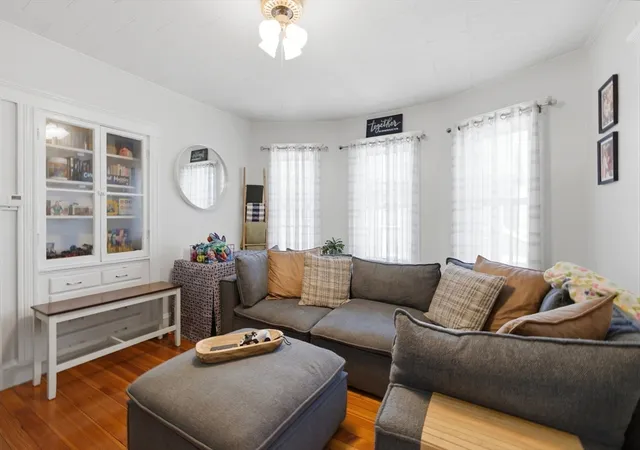 4th image of 71 Houghton St, Boston, MA 02122 | MLS# 73517292