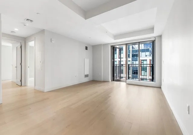 Photo 4 of Sale Pending at 135 Seaport Blvd #1509, Boston, MA 02210 | MLS# 73569452 | Listing updated on 2026-08-29