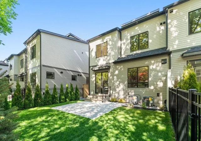 Homes for sale in Newton, MA | 956 Walnut Street #2, Newton, MA 02461 | MLS# 73536941