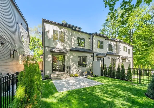 Homes for sale in Newton, MA | 956 Walnut Street #2, Newton, MA 02461 | MLS# 73536941