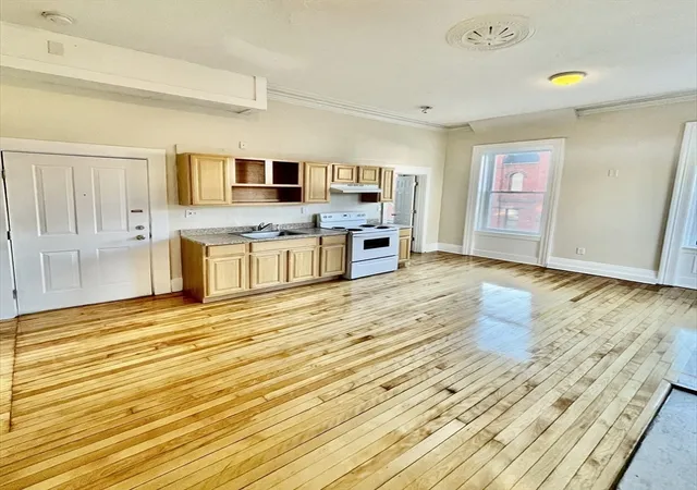 Listing Photo 4 - Condo for sale in building located at 5 Ashland St, Worcester, MA 01609