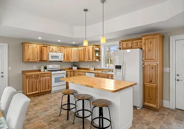 Photo 4 of Single family home for sale at 37 School St, Merrimac, MA 01860 | MLS# 73561787 | Listing updated on 2026-08-29