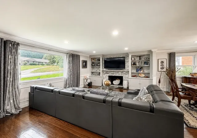3rd image of 411 Pleasant St, Framingham, MA 01701 | MLS# 73559057
