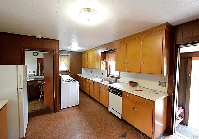 3rd image of 12 Presbrey Ct, Taunton, MA 02780 | MLS# 73557054