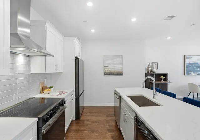 3rd image of 267 Old Colony #511, South Boston, MA 02127 | MLS# 73553690