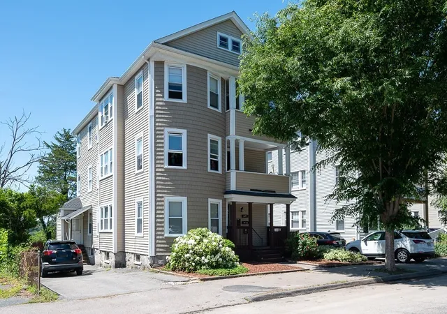 Listing Photo 1 - Condo for sale in building located at 126 Sterling St, Worcester, MA 01610
