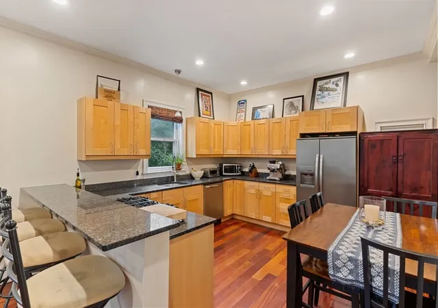 Homes for sale in Woburn, MA | 10 Beacon St, Woburn, MA 01801