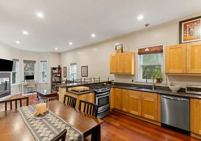 Homes for sale in Woburn, MA | 10 Beacon St, Woburn, MA 01801