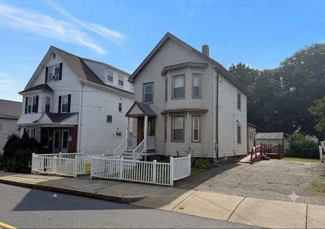 3rd image of 268 Newton St, Waltham, MA 02453 | MLS# 73553634