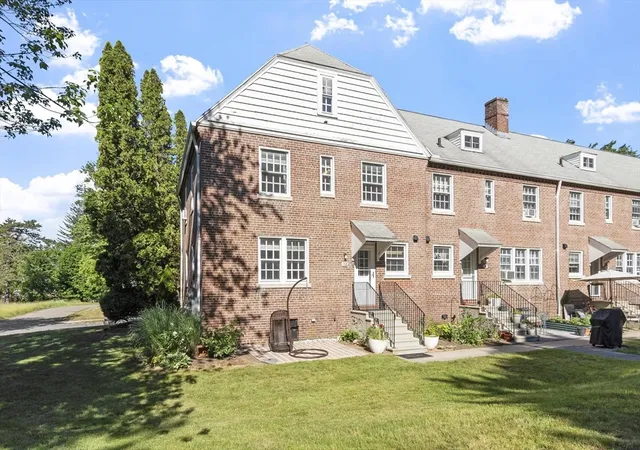 Homes for sale in Ayer, MA | 18 Bates St #E, Ayer, MA 01432 | MLS# 73537375
