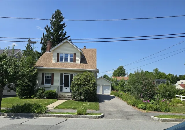 Photo 2 of Single family home for sale at 21 Arbutus Rd, Worcester, MA 01606 | MLS# 73555982 | Listing updated on 2026-08-01