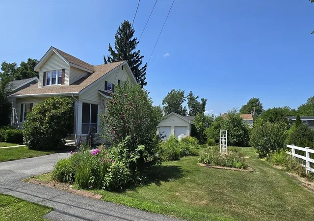 Photo 3 of Single family home for sale at 21 Arbutus Rd, Worcester, MA 01606 | MLS# 73555982 | Listing updated on 2026-08-01
