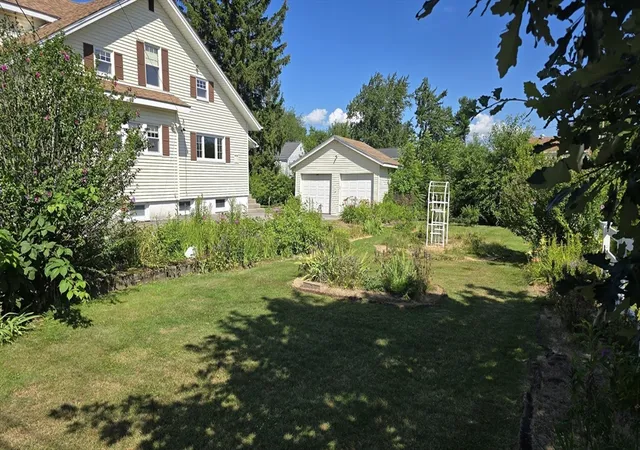 Photo 3 of Single family home for sale at 21 Arbutus Rd, Worcester, MA 01606 | MLS# 73555982 | Listing updated on 2026-08-01