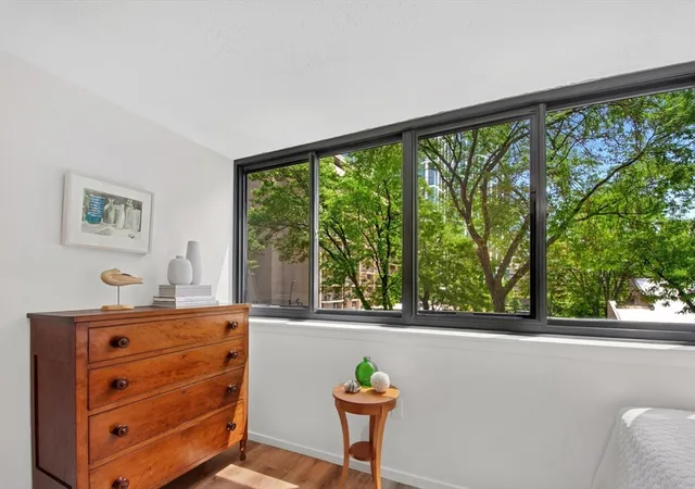 3rd image of 6 Whittier Pl #3L, Boston, MA 02114 | MLS# 73554525
