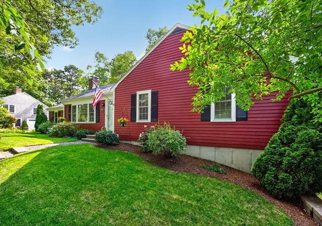 2nd image of 7 Bent Bluff Ln, Yarmouth Port, MA 02675 | MLS# 73563868